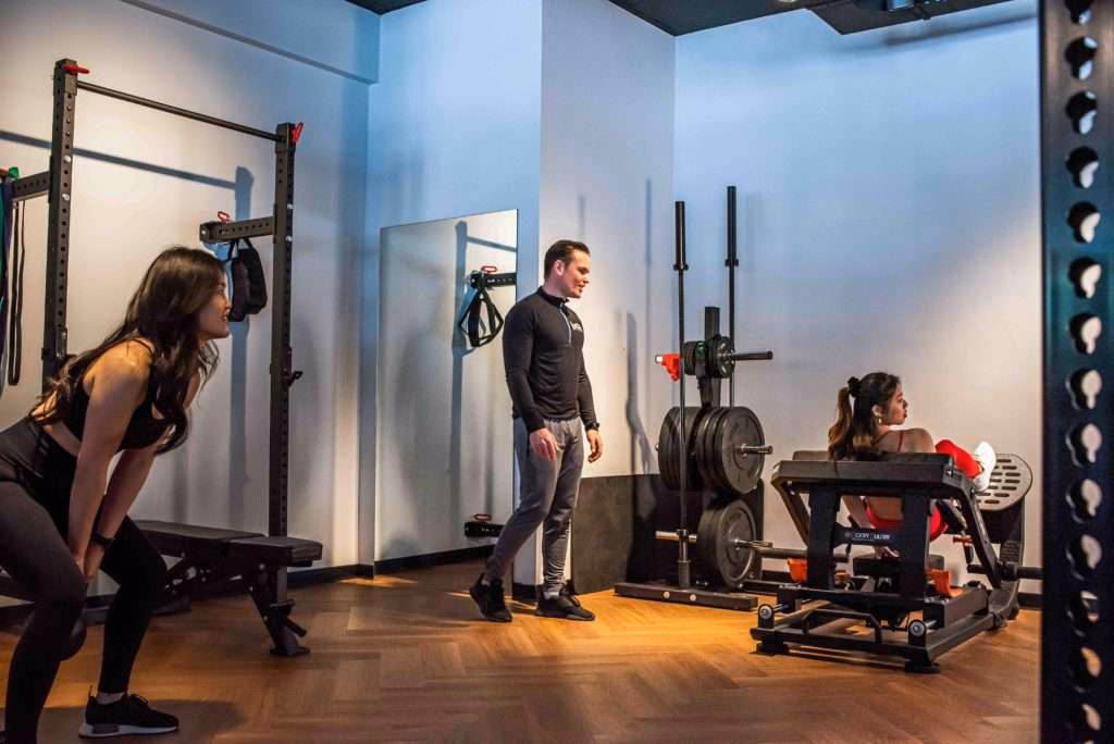Personal-trainingbegeleiding in de krachtzaal van LUCIE